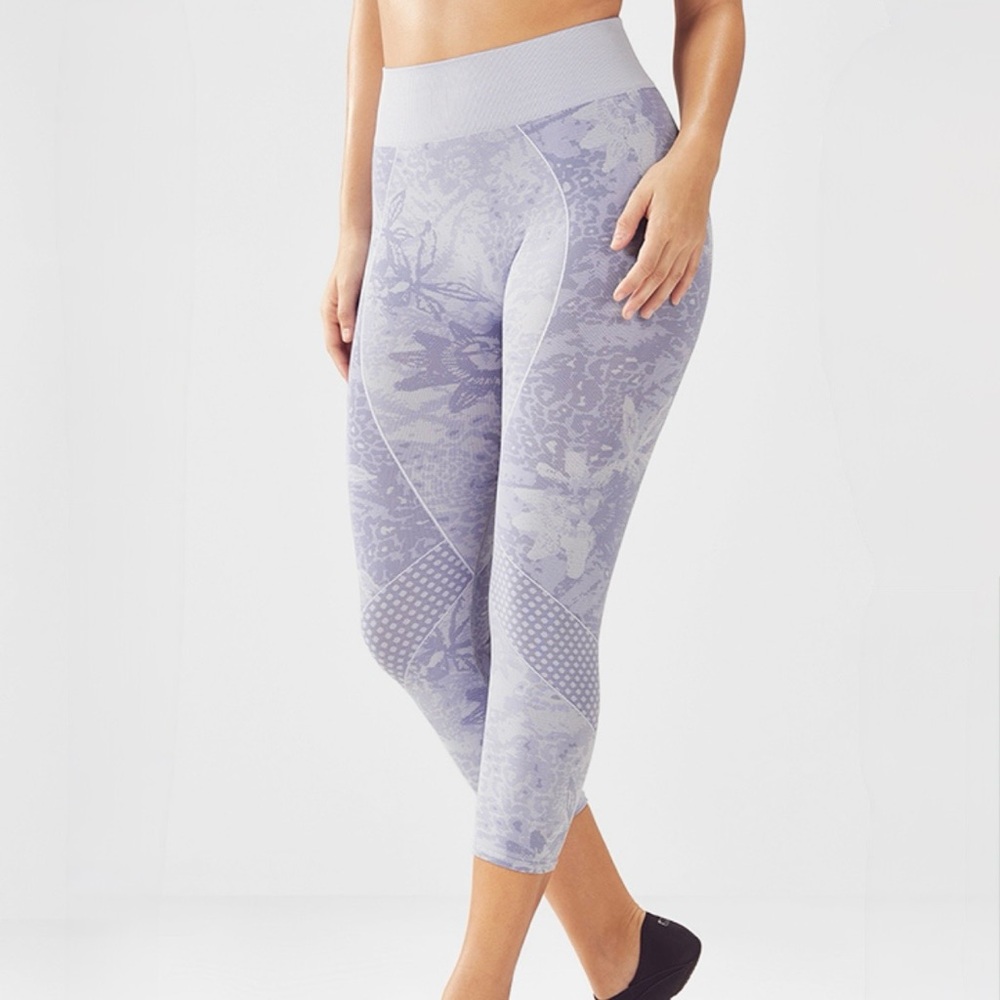 FABLETICS Heather Iris/Viola Seamless Mid-Rise Jacquard Capri Active Size Small
